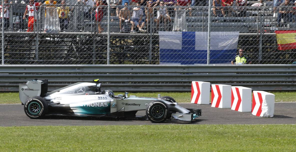 L&#39;errore di Rosberg alla prima variante. Ap